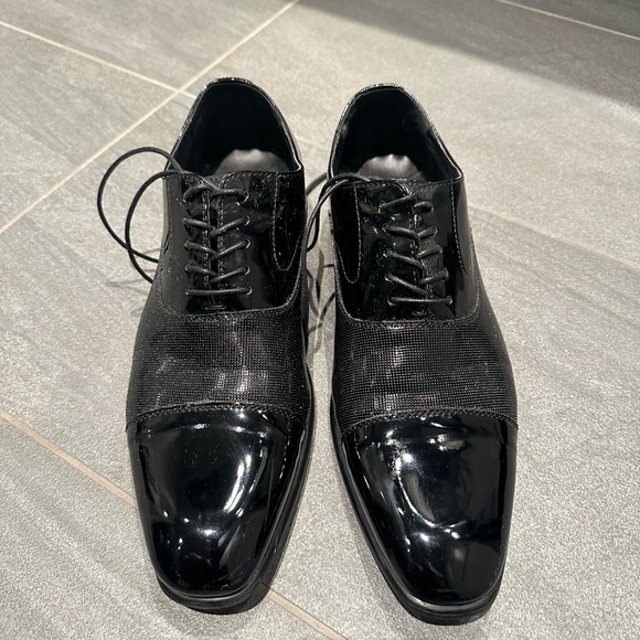 Men’s Kenneth Cole shoe Size 9 worm once for a wedding and been sitting since. - Picture 2 of 6